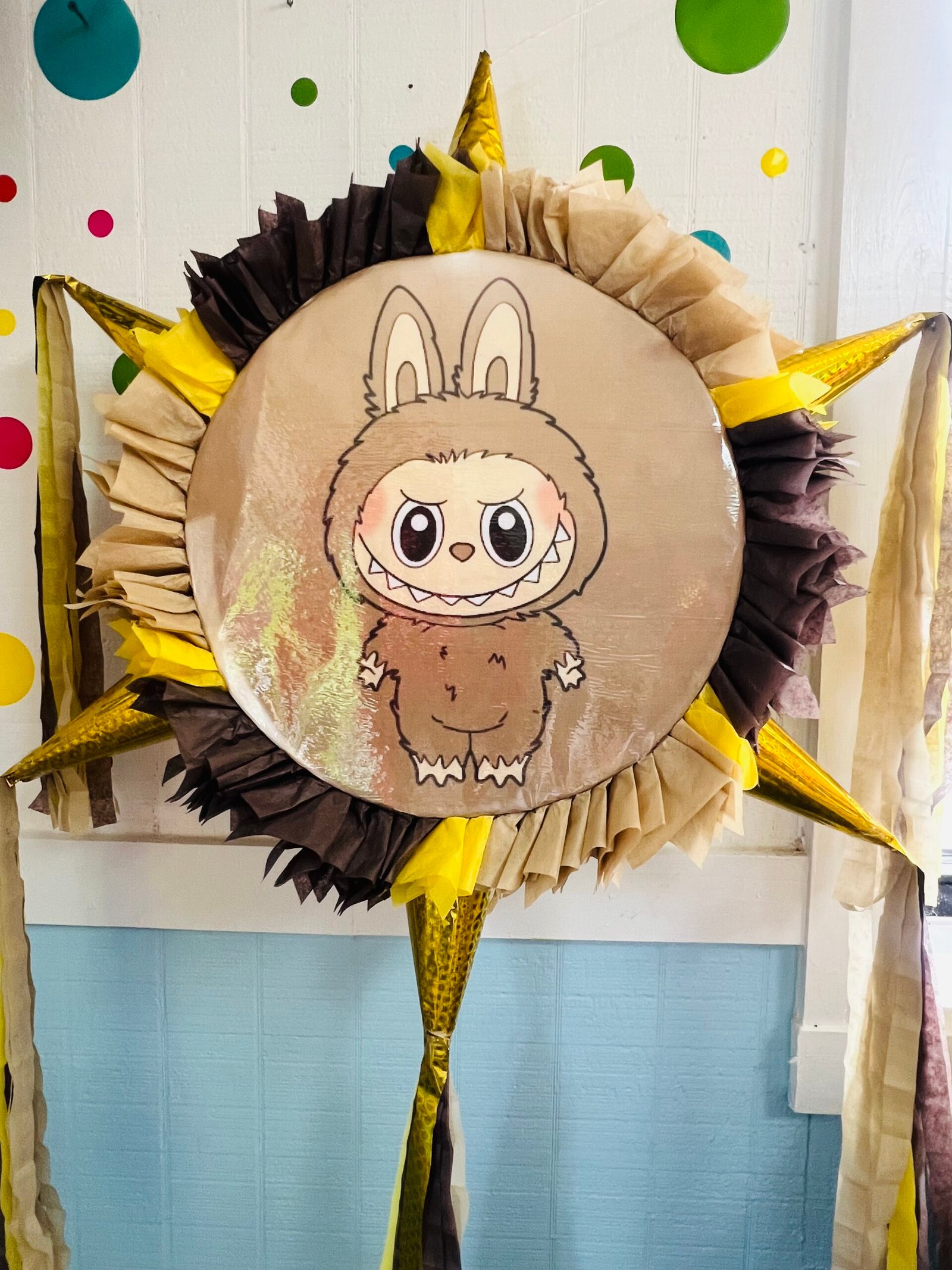 Labubu Piñata with 6 cones (17-inch)