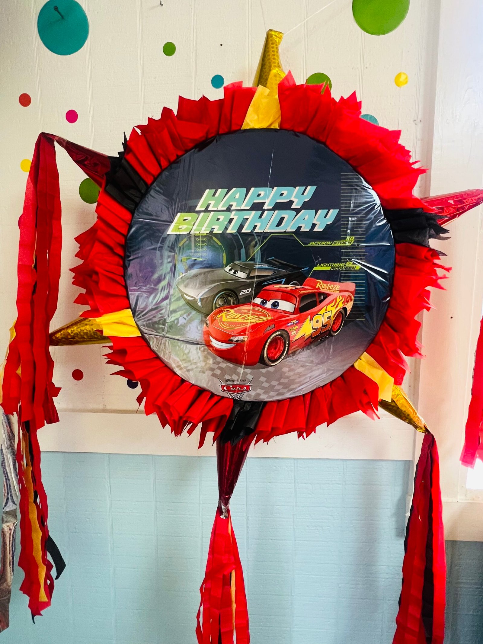 Mcqueen Piñata with 6 cones (17-inch)